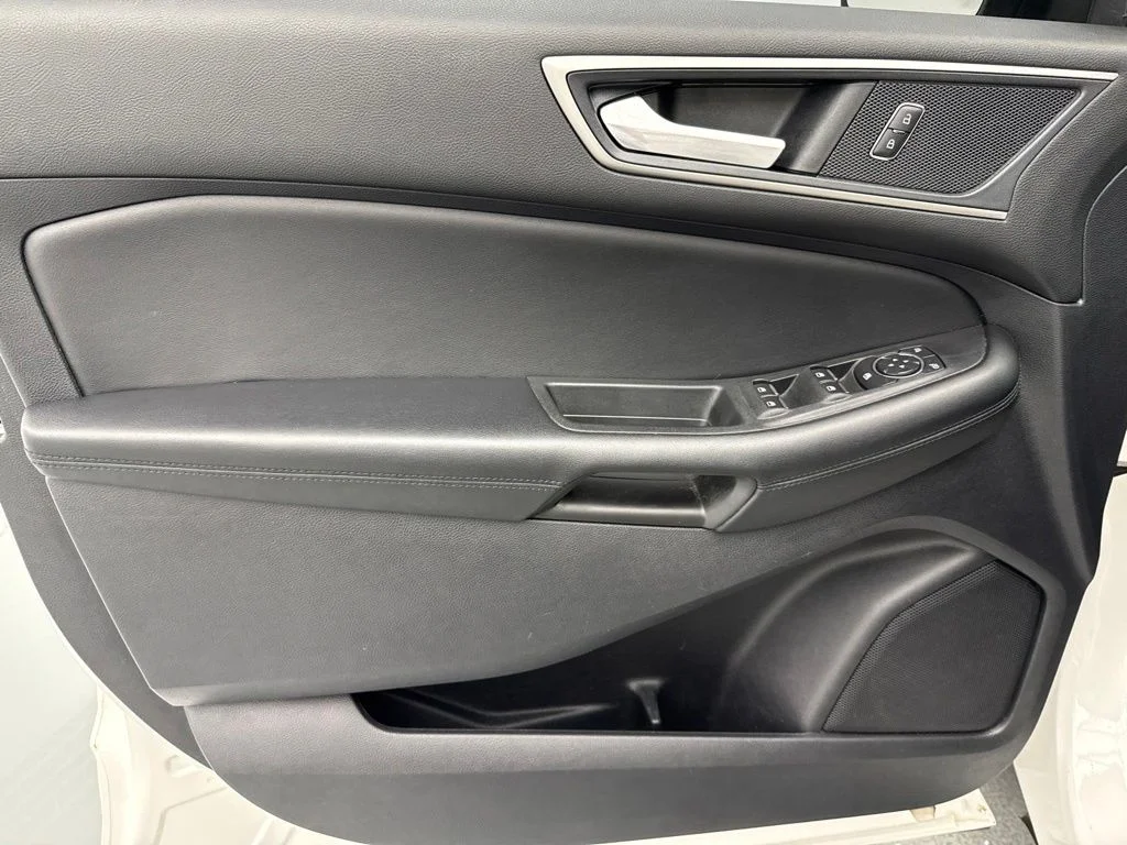 Used 2022 White Ford SEL image 19