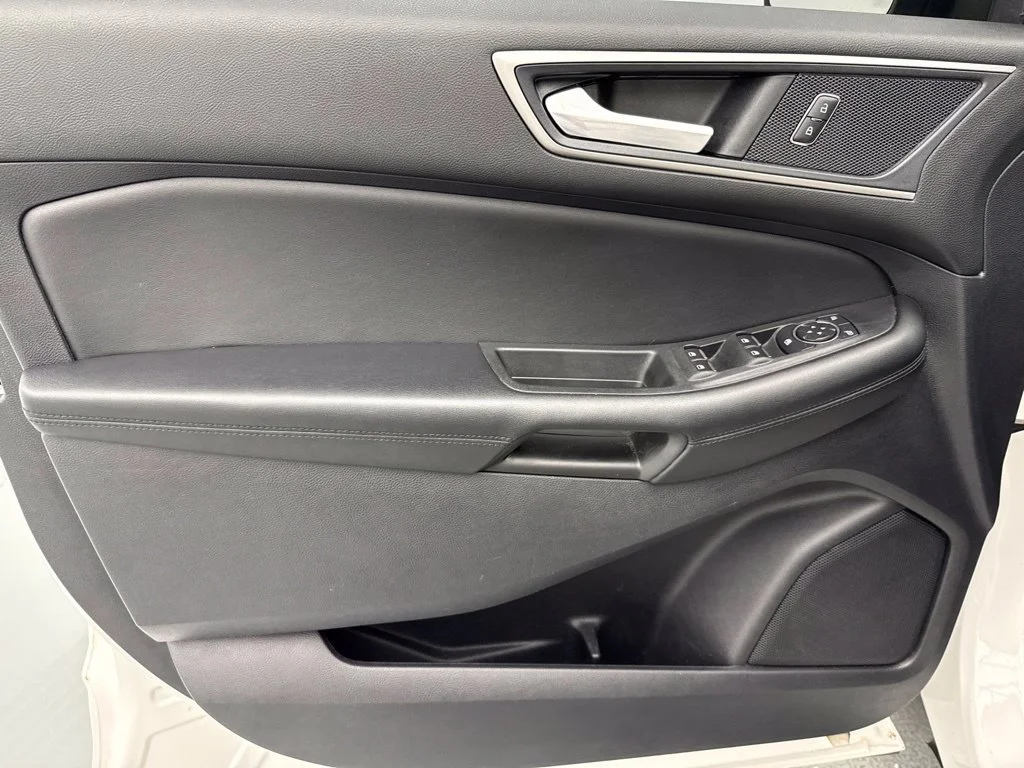 Used 2022 White Ford SEL image 19