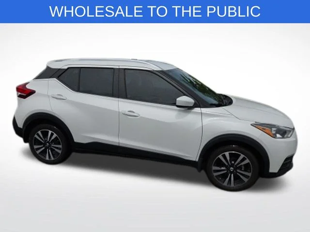 Used 2018 White Nissan SV image 4
