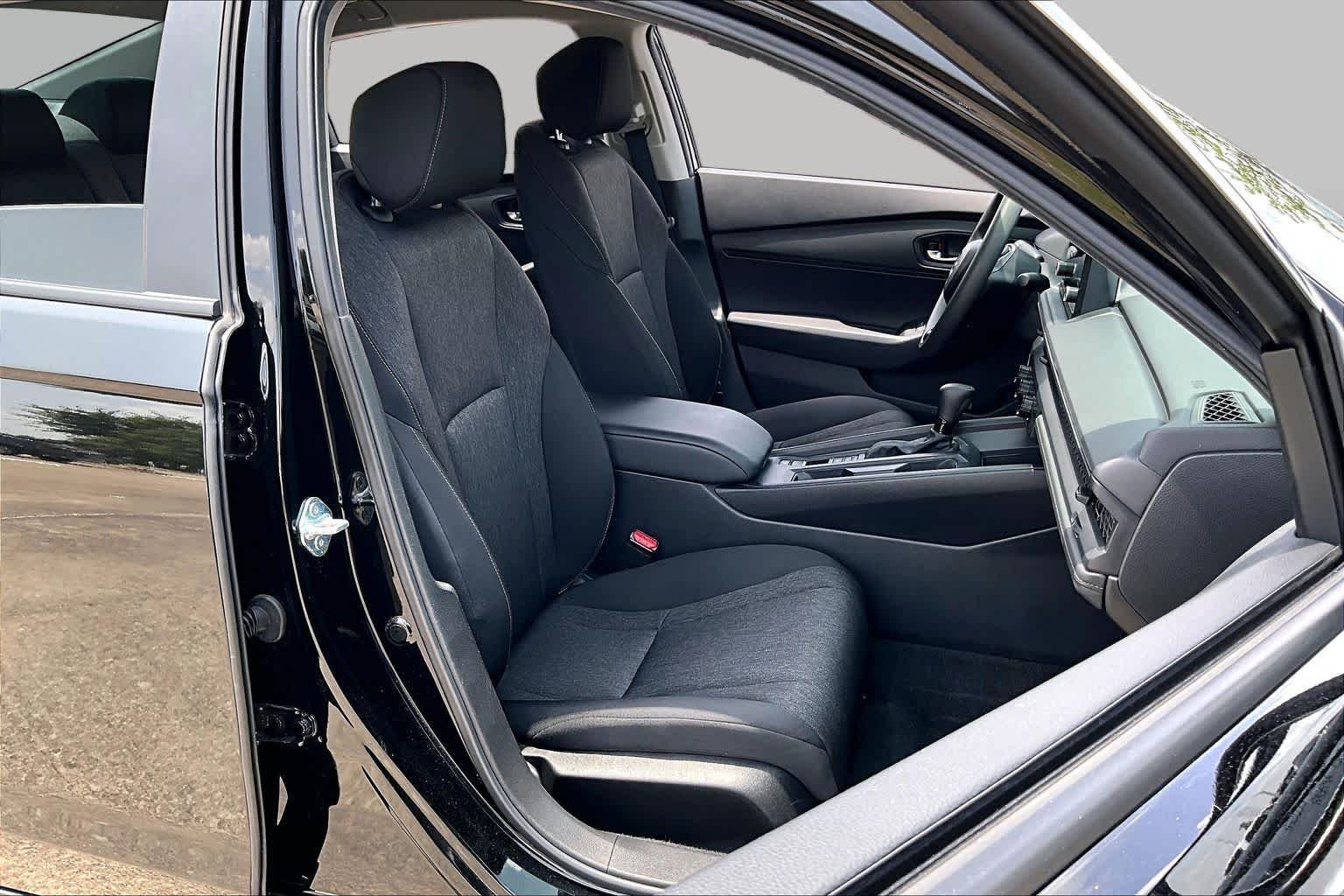 Used 2025 Crystal Black Pearl Honda LX image 8