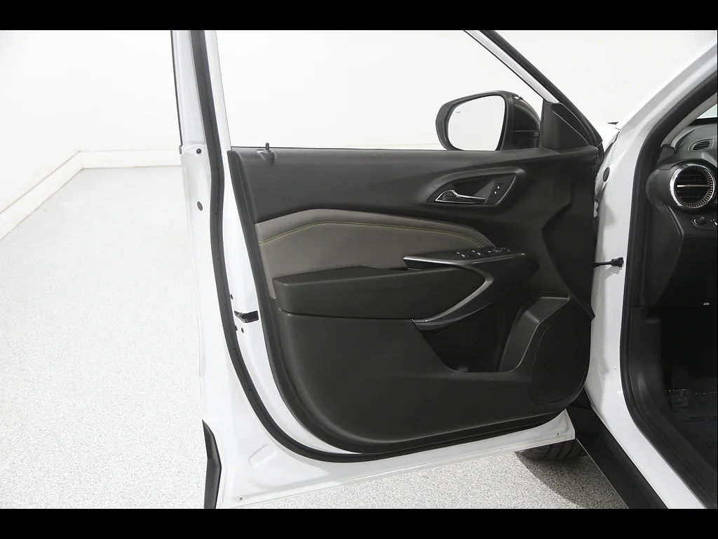 Used 2024 Summit White Chevrolet ACTIV image 4
