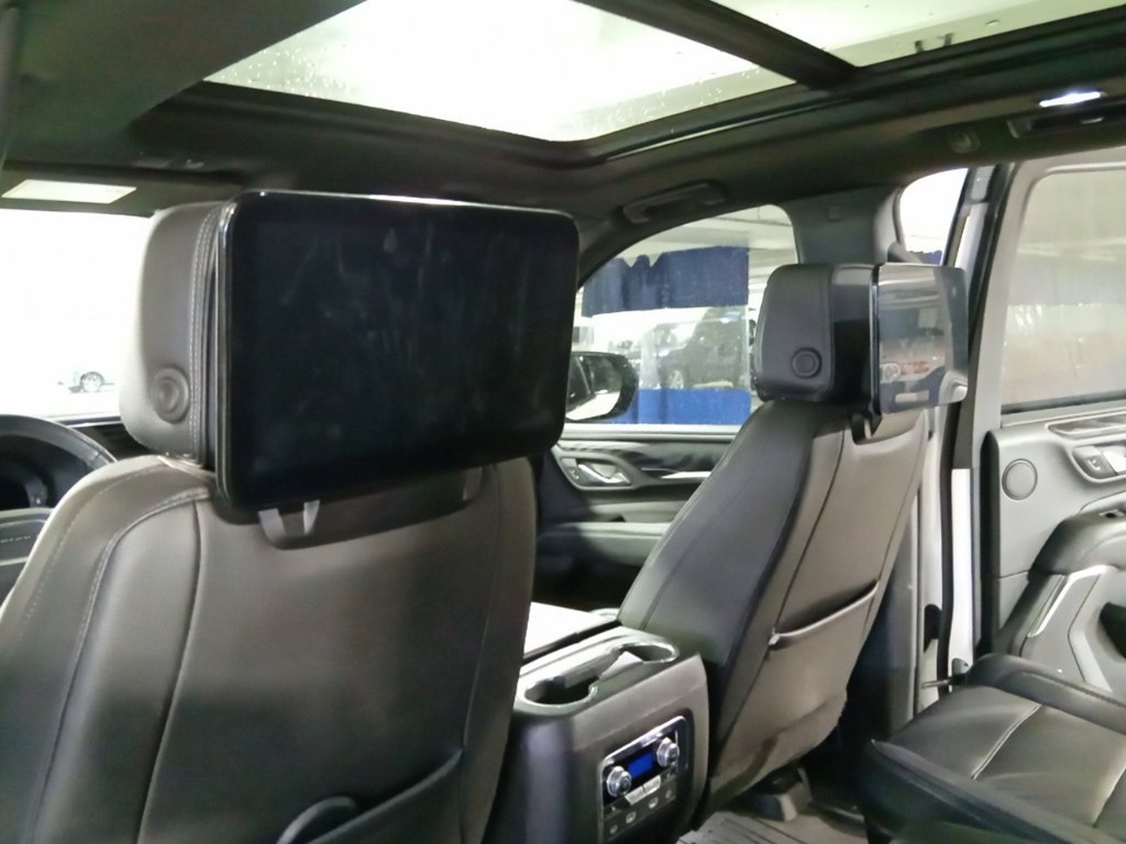 Used 2023 White Frost Tricoat GMC Denali image 13