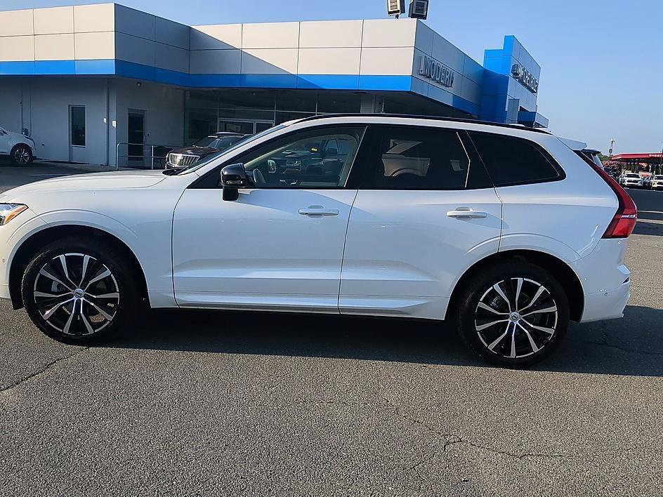 Used 2023 Denim Blue Metallic Volvo Plus Dark Theme image 9