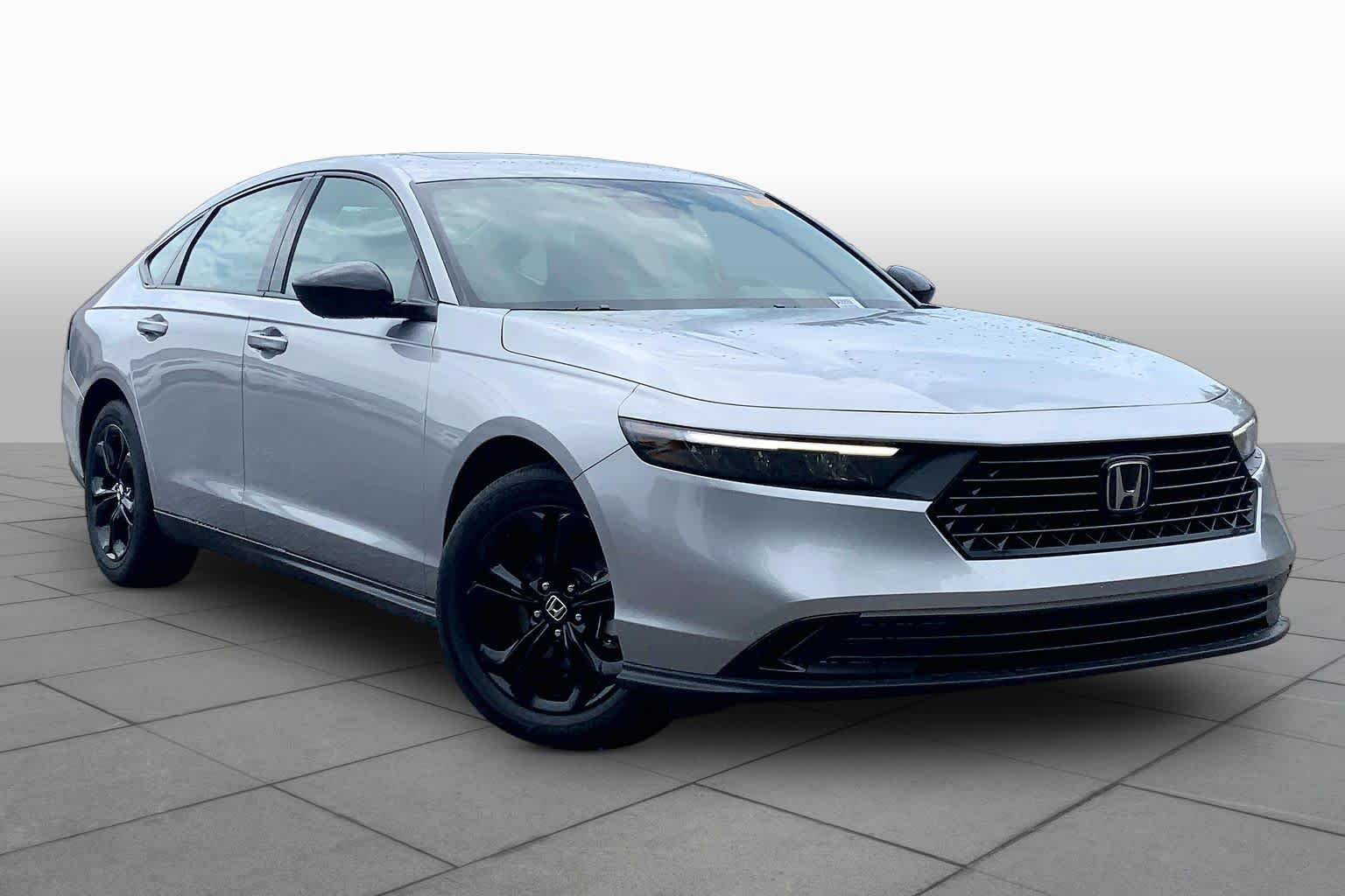 Used 2025 Meteorite Gray Metallic Honda SE image 3