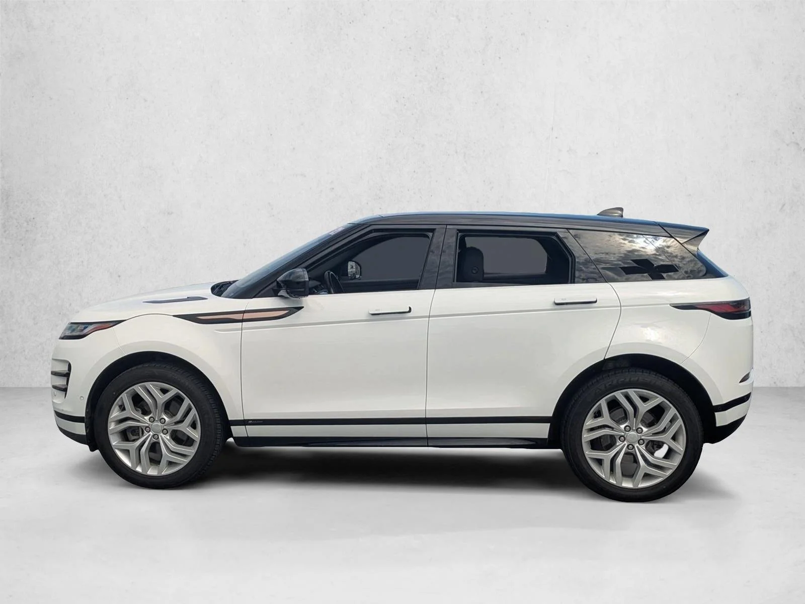Used 2021 Yulong White Metallic Land Rover R-Dynamic S image 8
