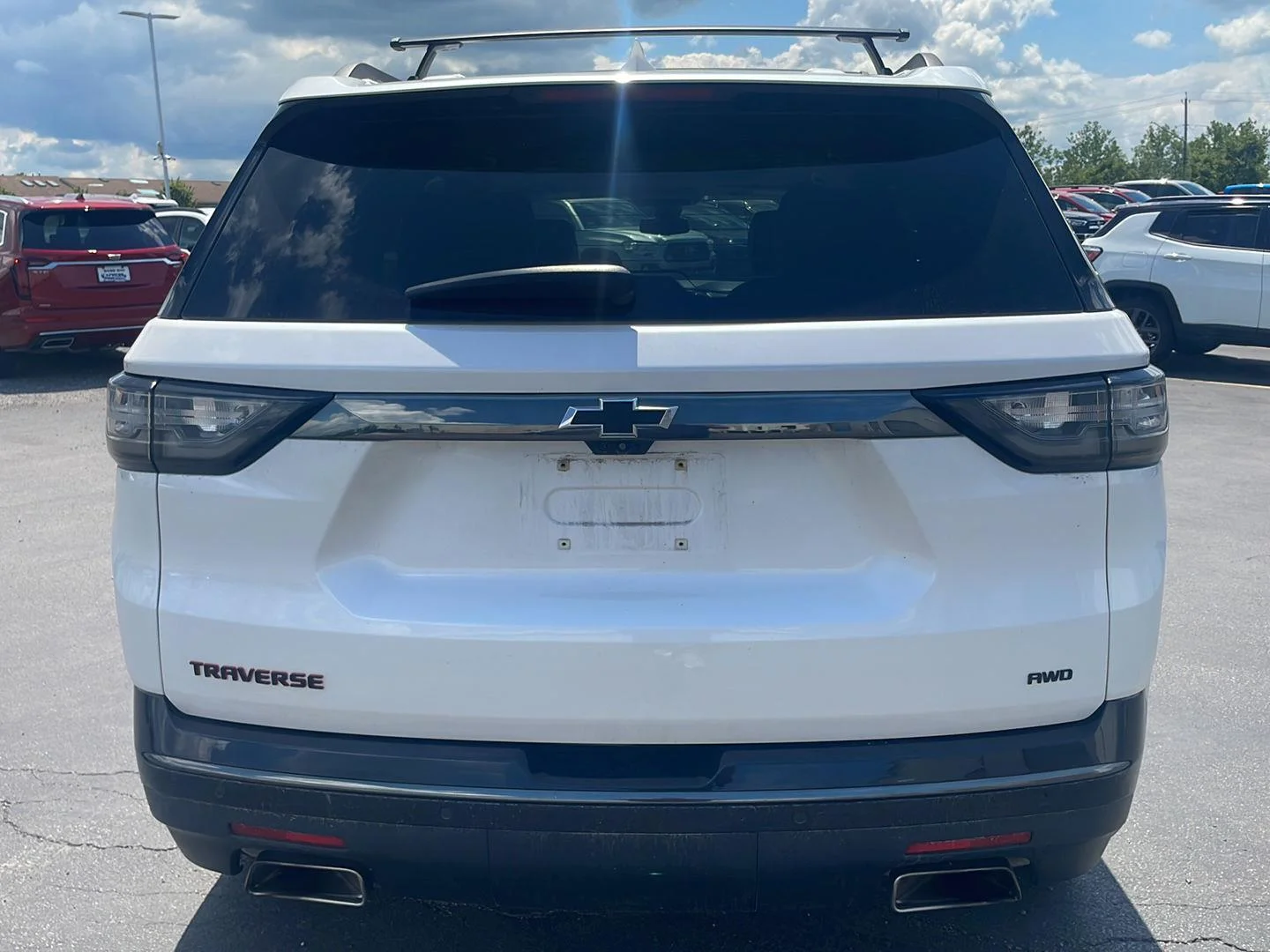 Used 2018 Iridescent Pearl Tricoat Chevrolet Premier image 12
