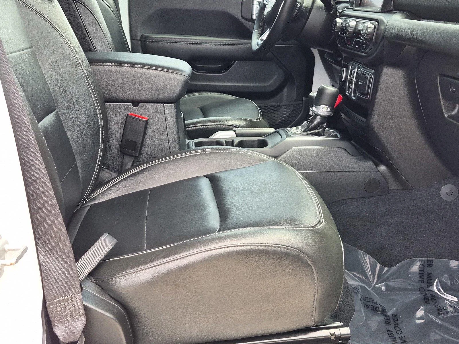 Used 2022 Bright White Clearcoat Jeep Unlimited Sahara image 9