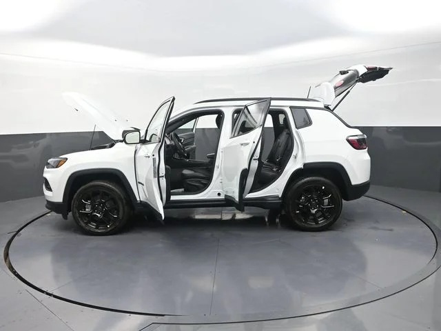 New 2026 Bright White Clear-Coat Exterior Paint Jeep Latitude image 35