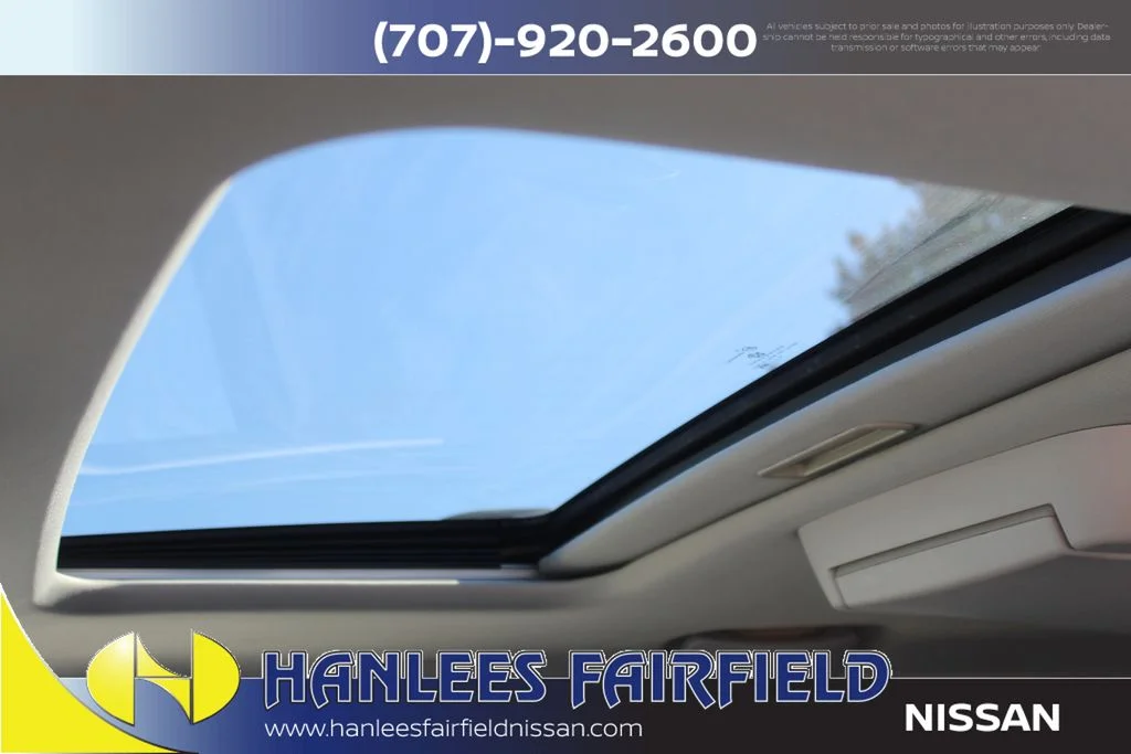Used 2005 White Jeep Limited image 14
