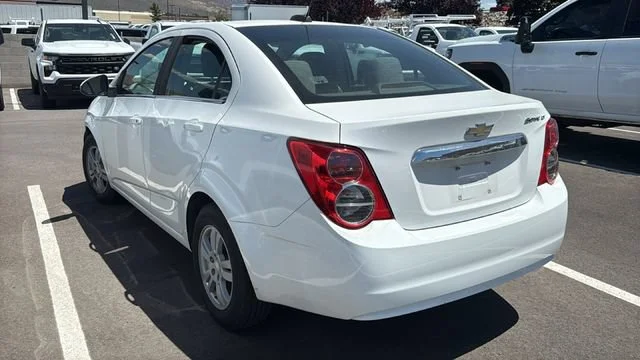 Used 2015 SUMMIT WHITE Chevrolet LT image 4