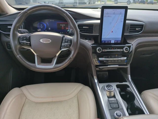 Used 2022 Black Ford Platinum image 30