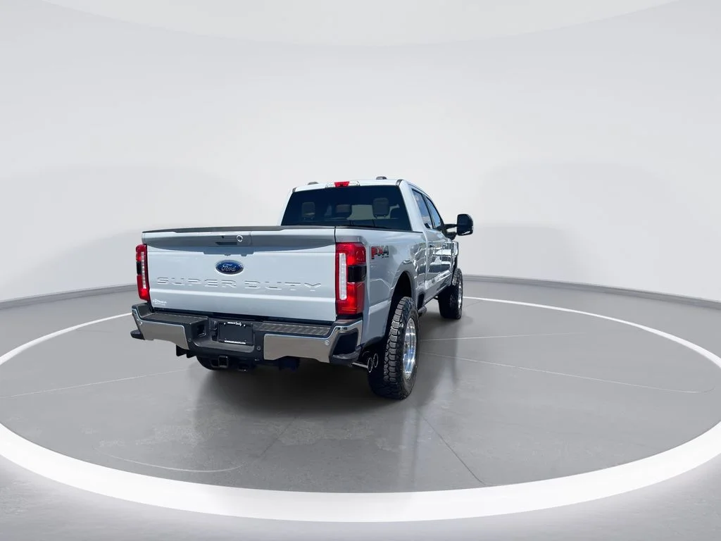 Used 2025 White Ford Lariat image 8