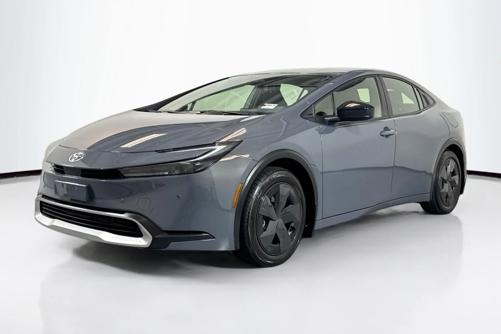 2026 Toyota Prius SE's photo