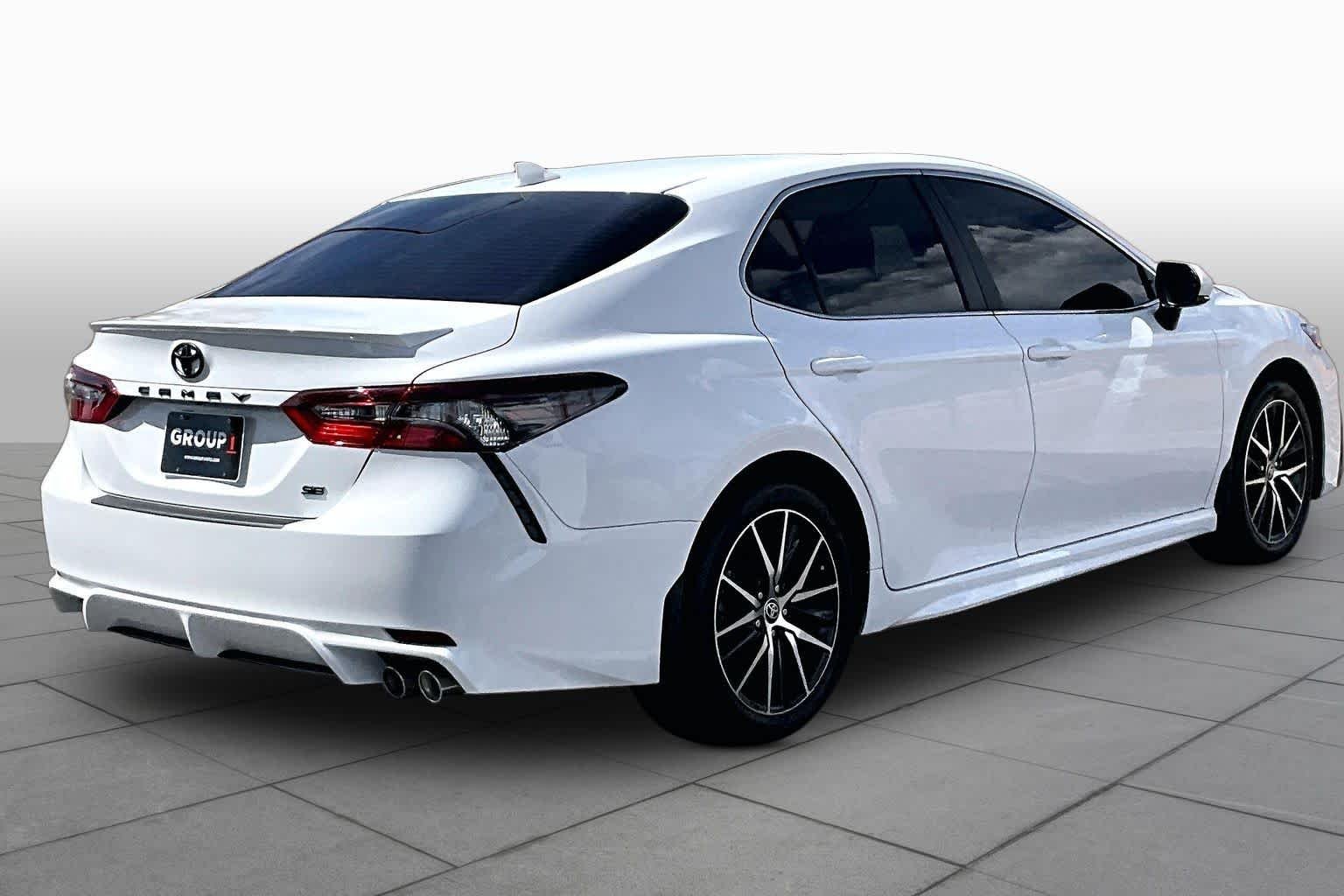 Used 2024 Ice Cap Toyota SE image 12