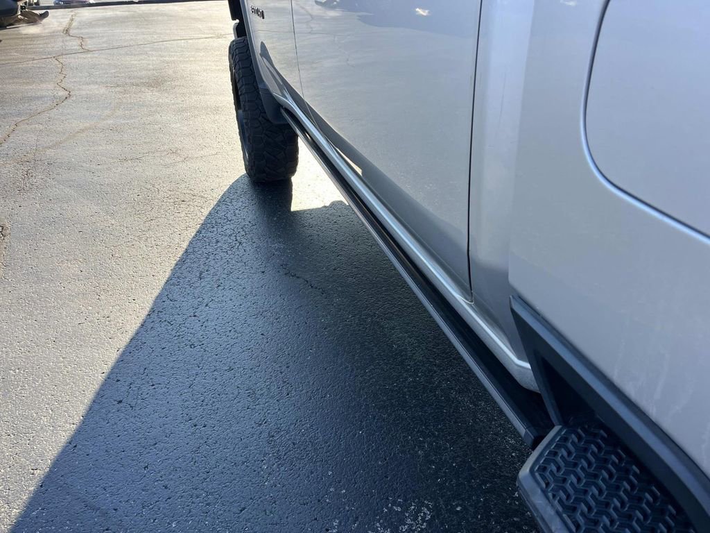 Used 2021 SILVER ICE METALLIC Chevrolet High Country image 12