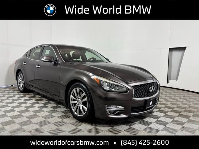 2017 INFINITI Q70 3.7