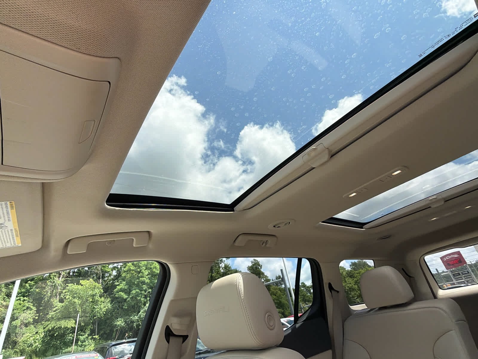 Used 2023 White Frost Tricoat GMC Denali image 7