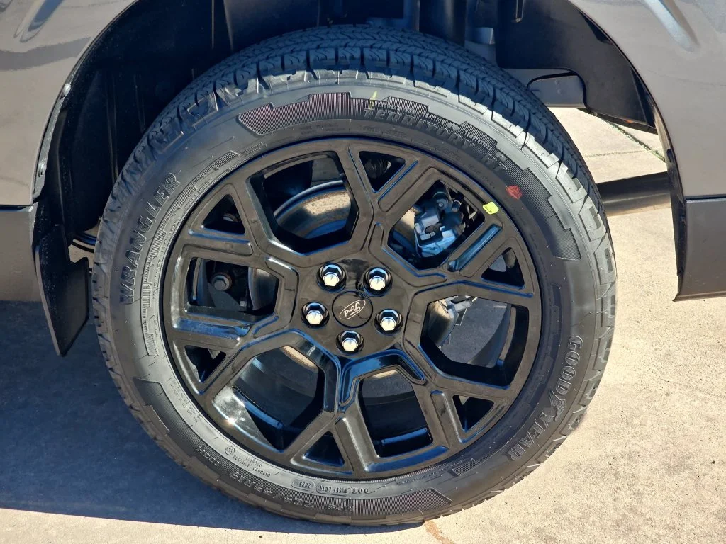 New 2026 Carbonized Gray Metallic Ford XLT image 36