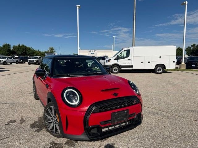 Used 2022 Chili Red MINI Cooper S image 2