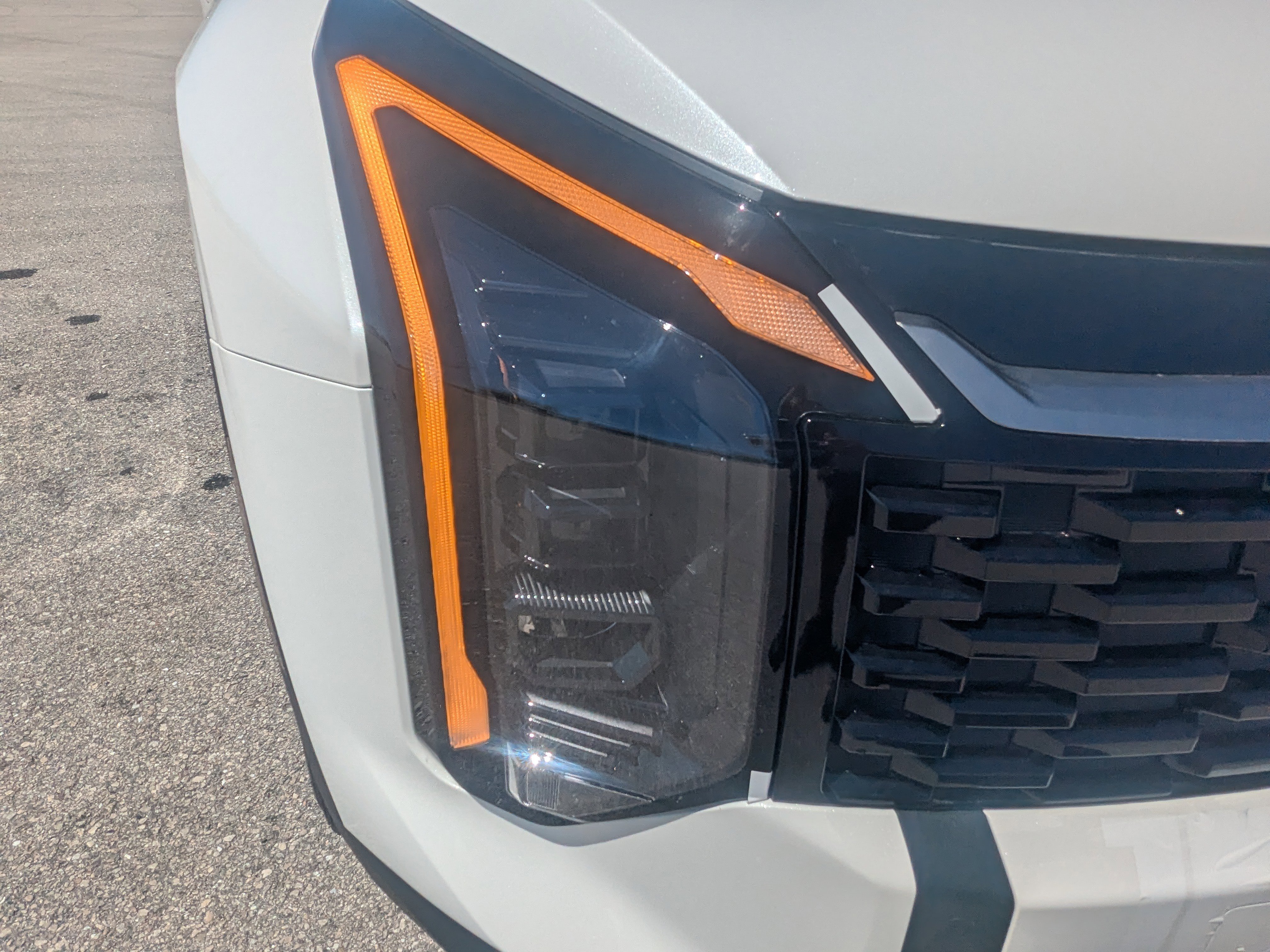 New 2026 Snow White Pearl Kia EX image 10