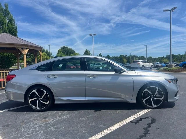 Used 2022 Lunar Silver Metallic Honda Sport image 4