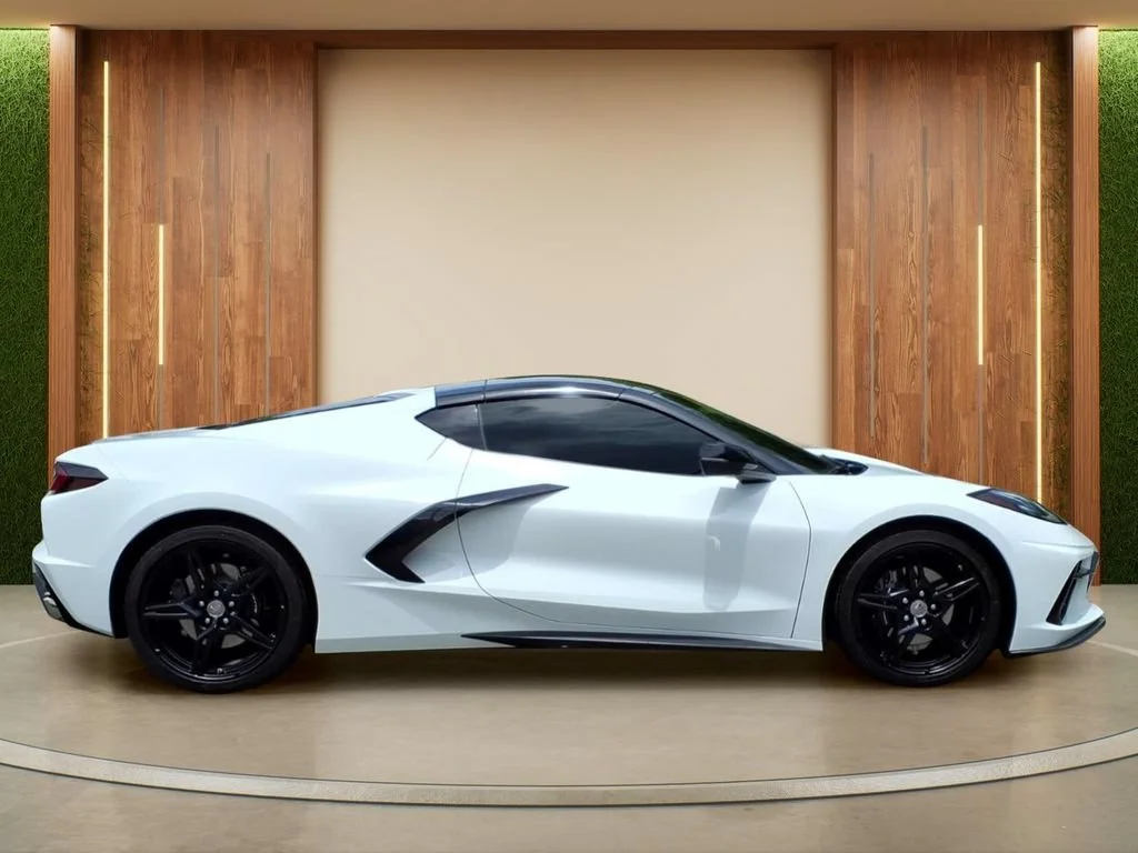 Used 2020 ARCTIC WHITE Chevrolet 2LT image 29