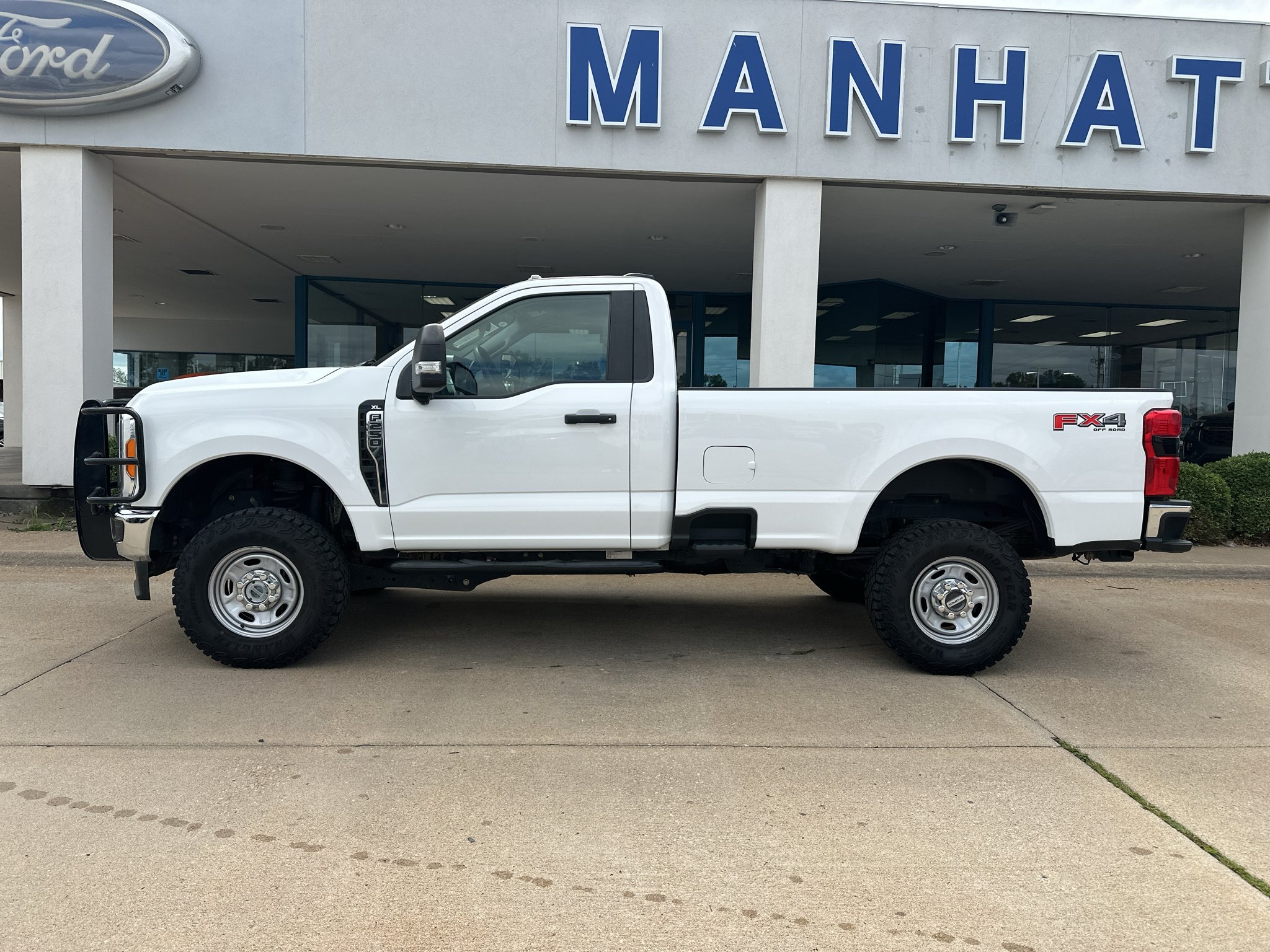 Used 2023 Oxford White Ford XL image 11