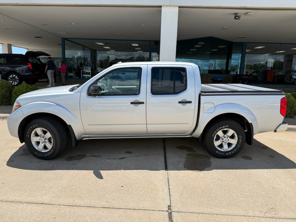 Used 2013 Brilliant Silver Nissan SV image 9