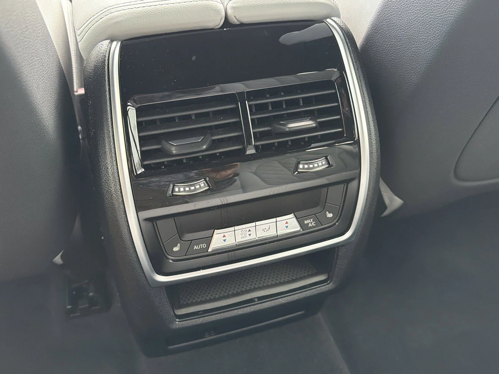 New 2026 Dravit Grey Metallic BMW sDrive40i image 19