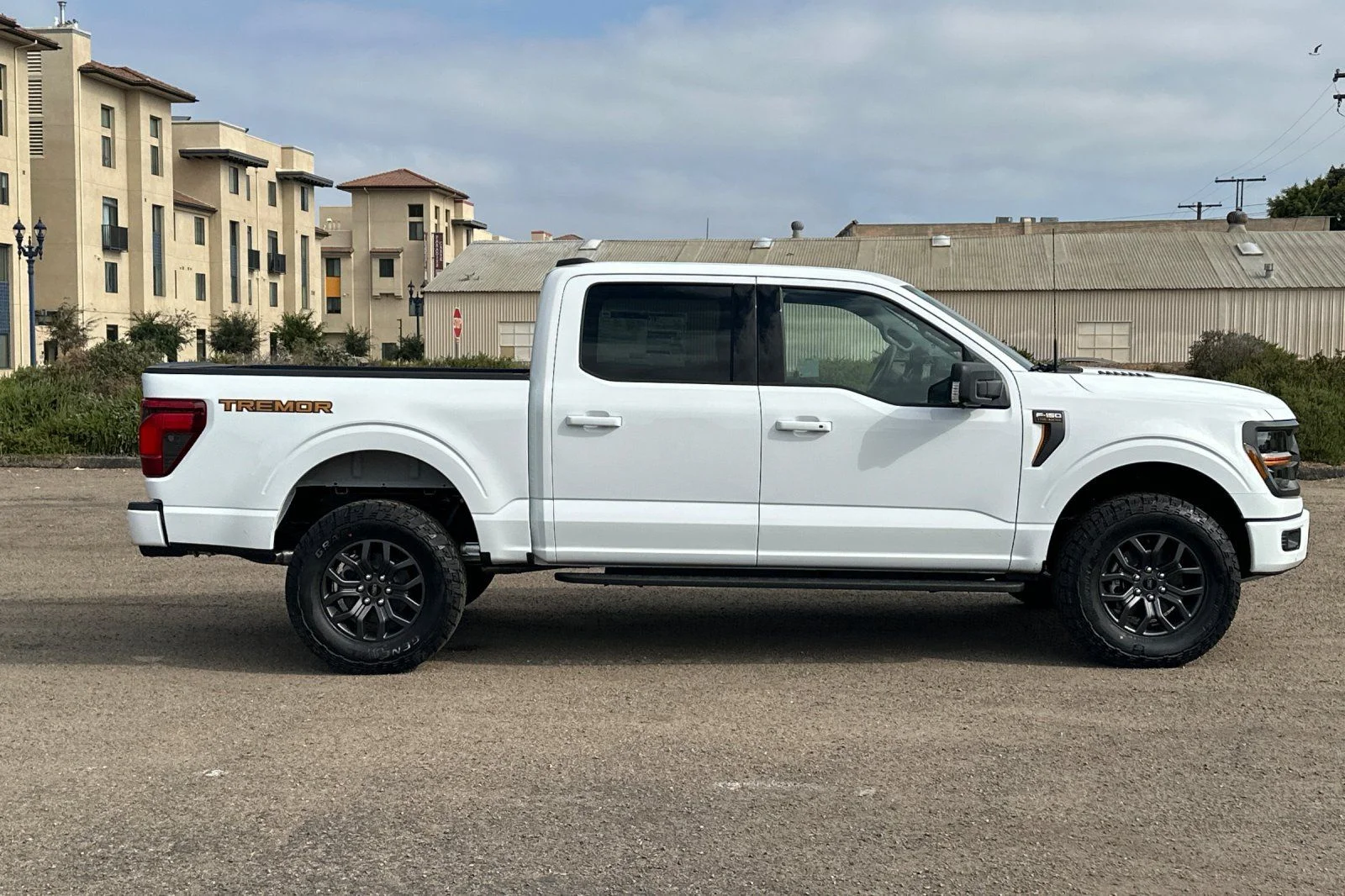 New 2026 White Ford Tremor image 2