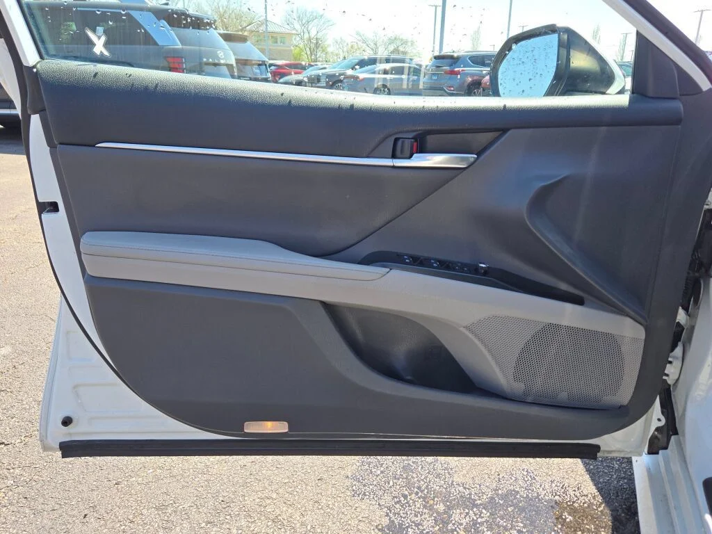 Used 2020 Beige Toyota XLE image 19
