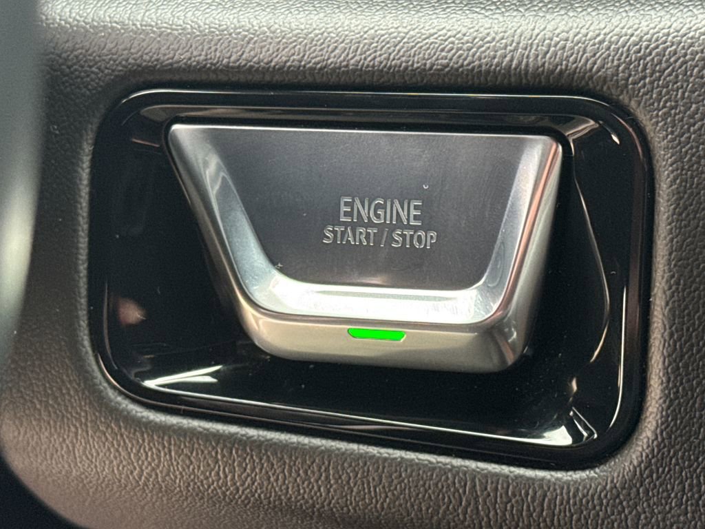 2025 GMC Yukon Denali - Photo 33