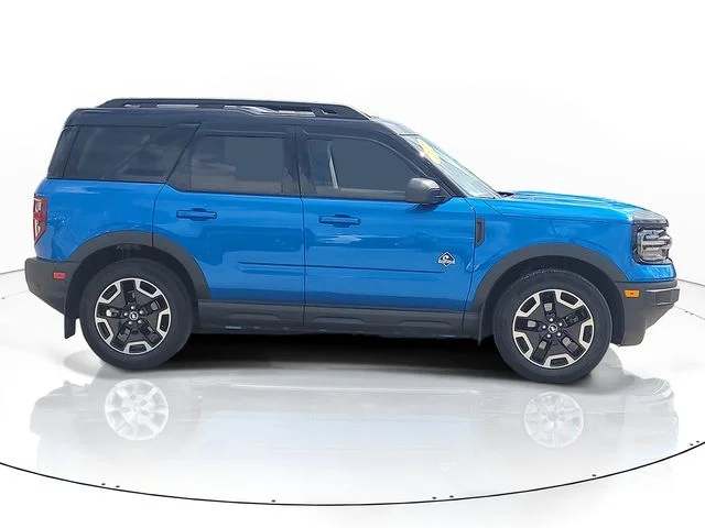 Used 2022 Blue Ford Outer Banks image 4