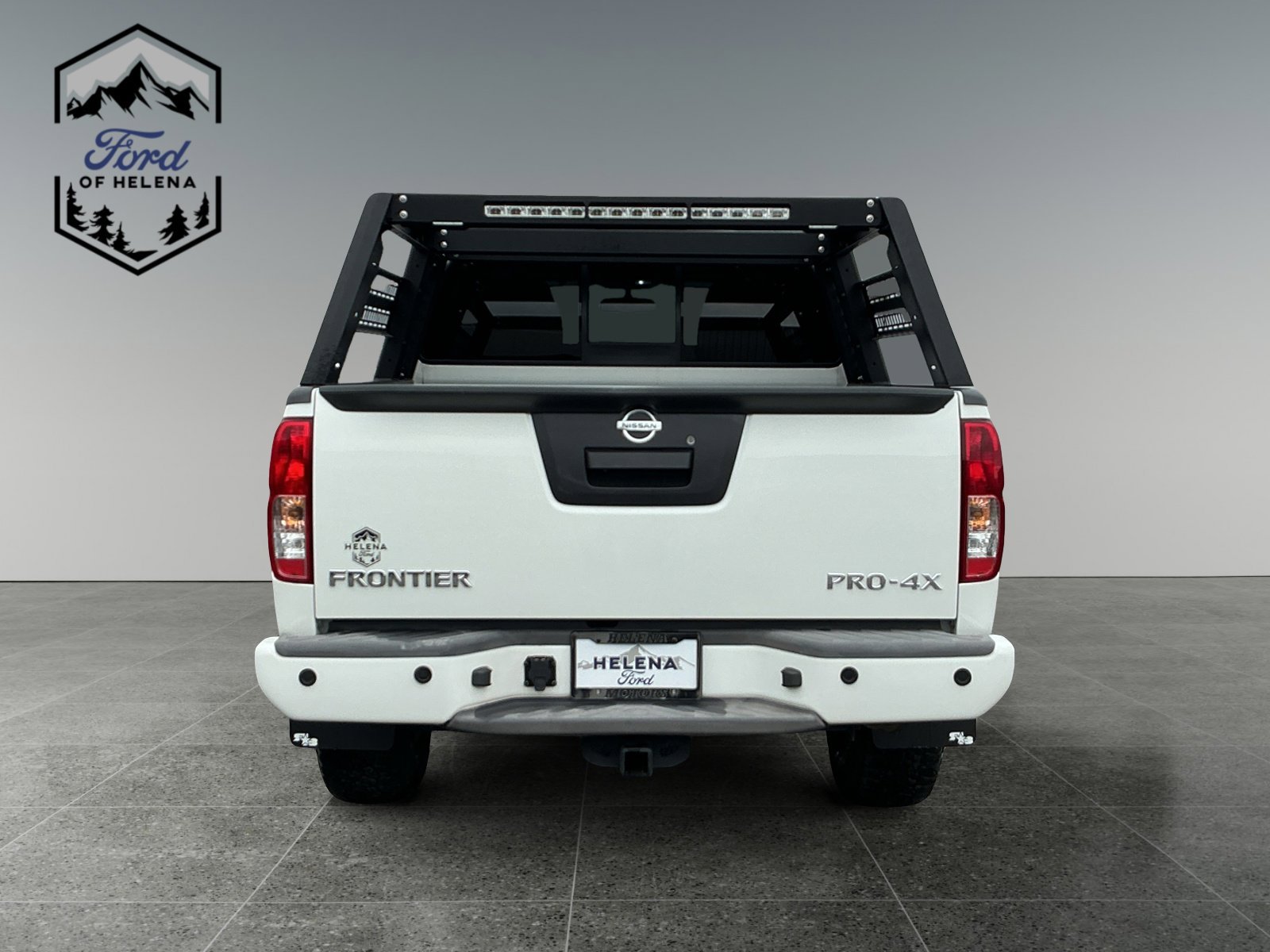 Used 2019 Glacier White Nissan PRO-4X image 4