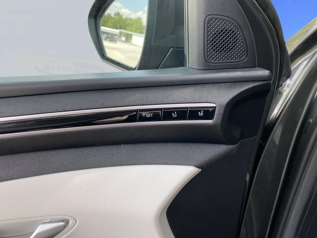 Used 2022 Amazon Gray Hyundai Limited image 18