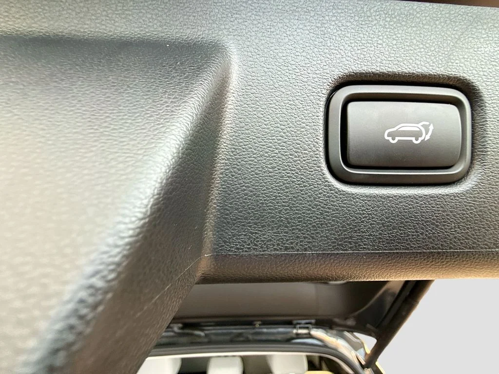 Used 2025 Black Hyundai SEL image 32