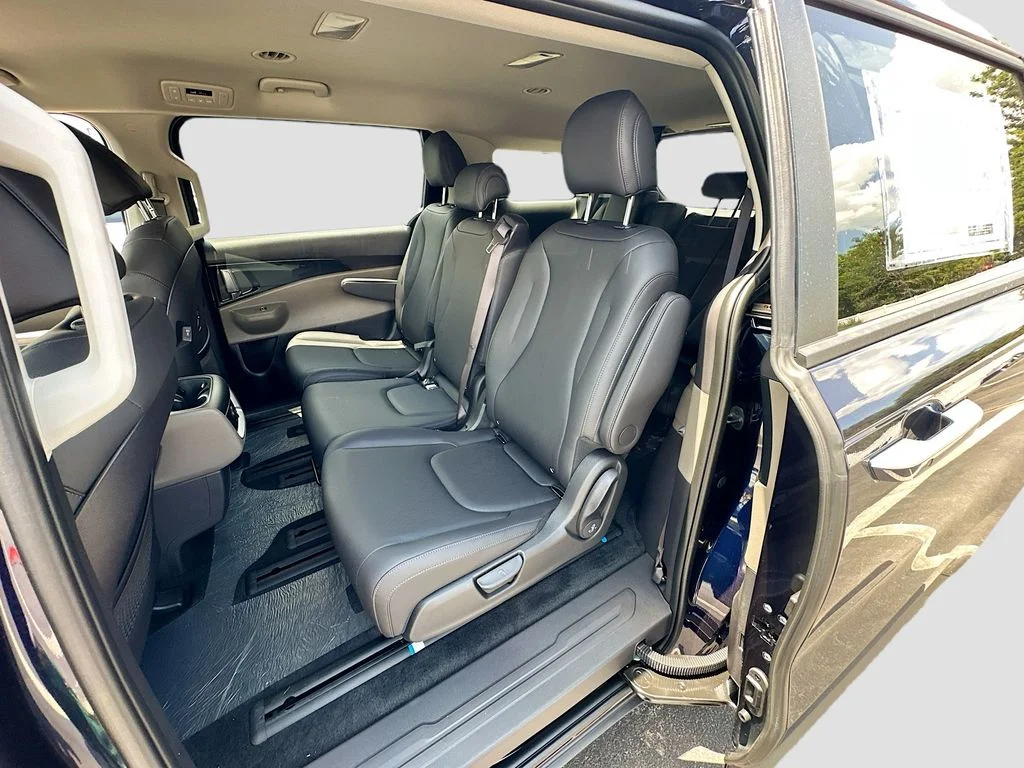 New 2026 Deep Chroma Blue Kia LXS image 24