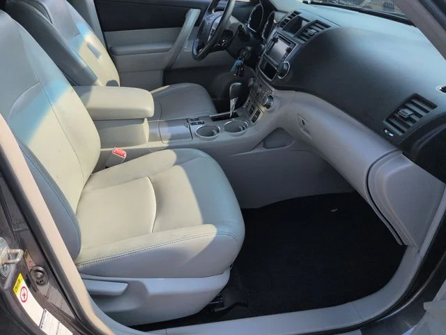 Used 2013 Gray Toyota SE image 37
