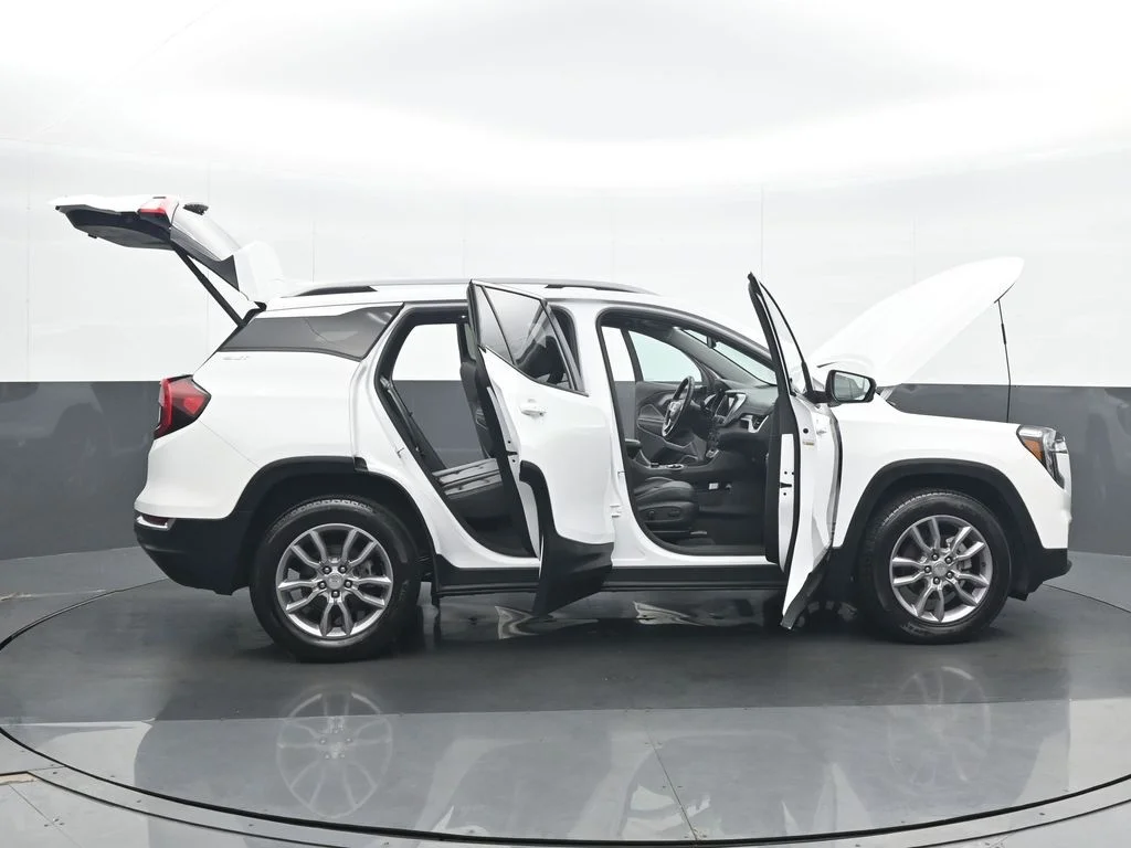 Used 2024 White GMC SLT image 37
