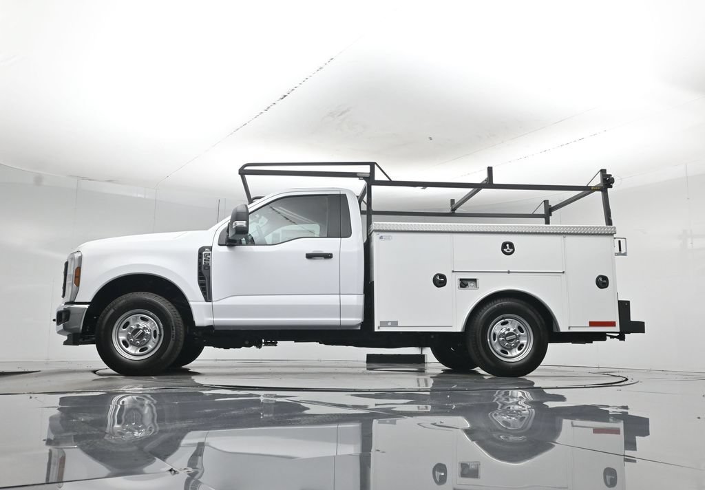 New 2026 Oxford White Ford XL image 7