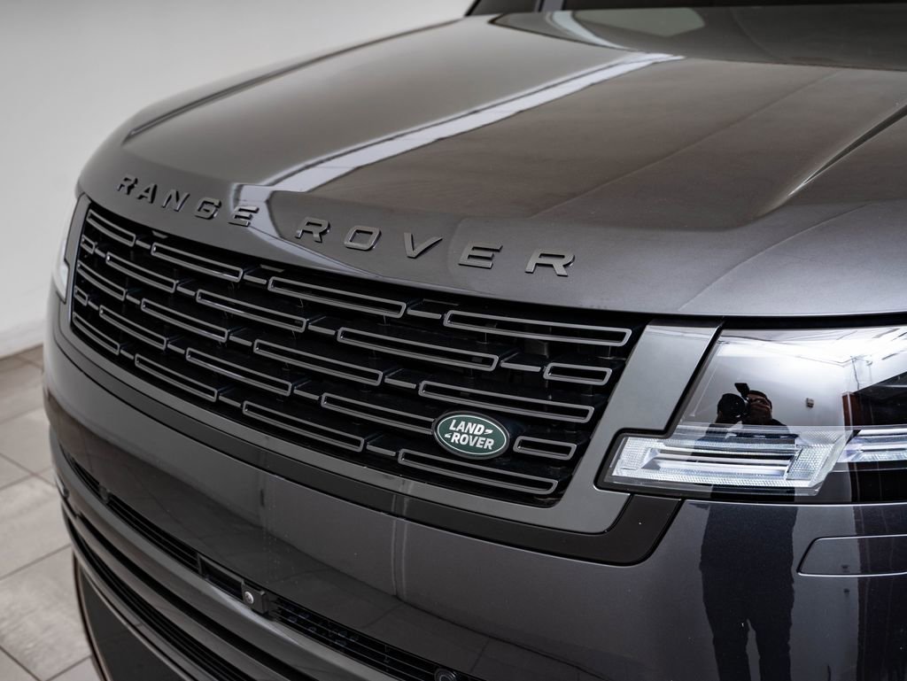Used 2025 Carpathian Grey Premium Metallic Land Rover SE image 16