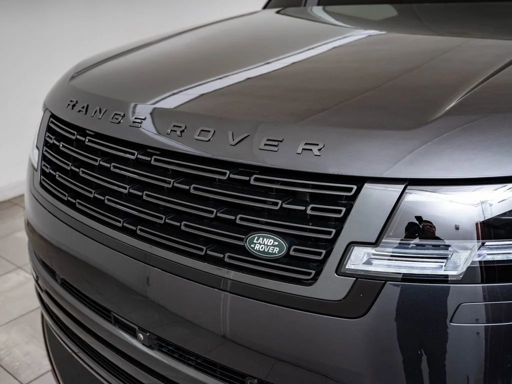 Used 2025 Carpathian Grey Premium Metallic Land Rover SE image 16