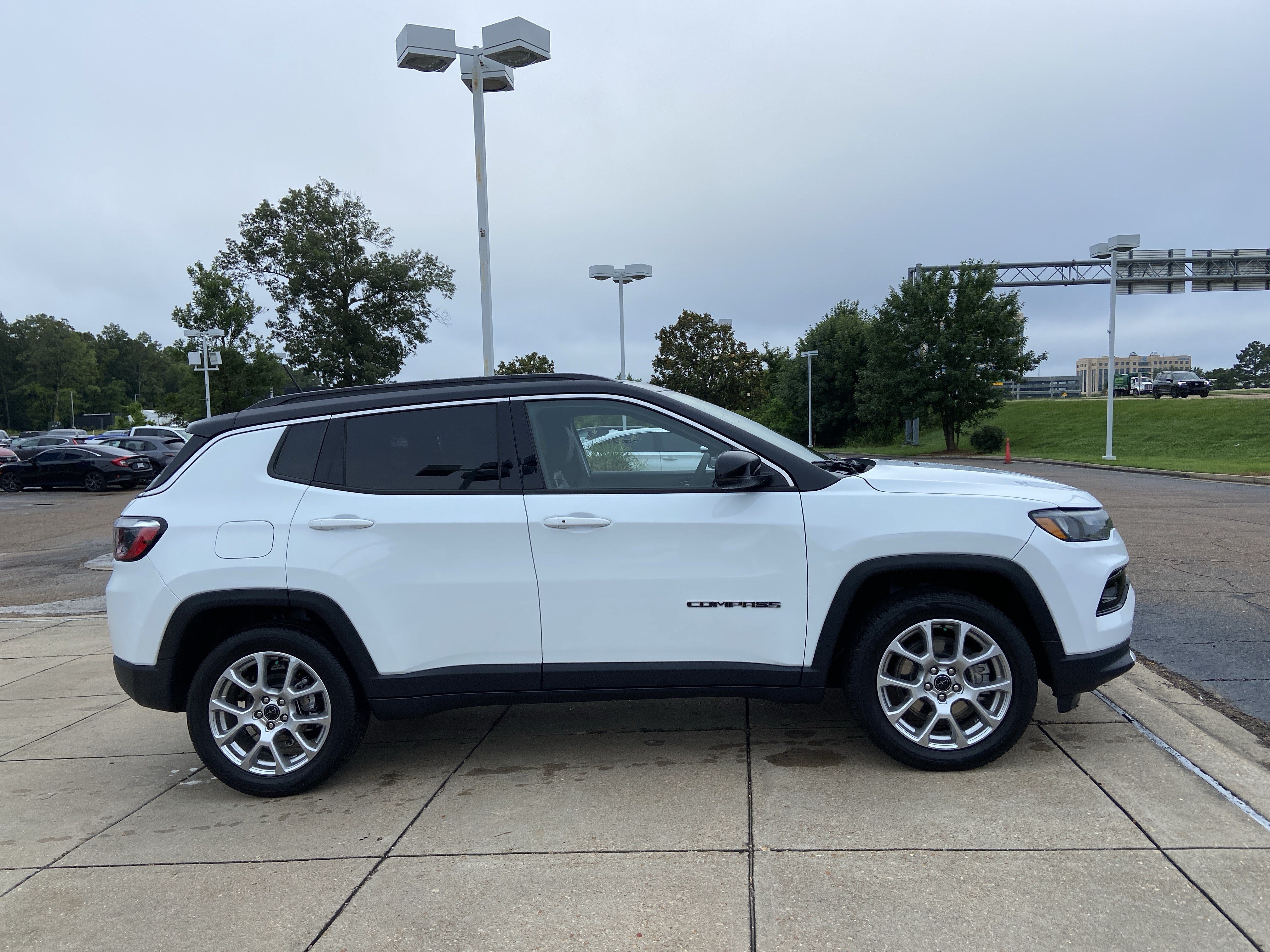 2025 Jeep Compass Limited - Photo 13