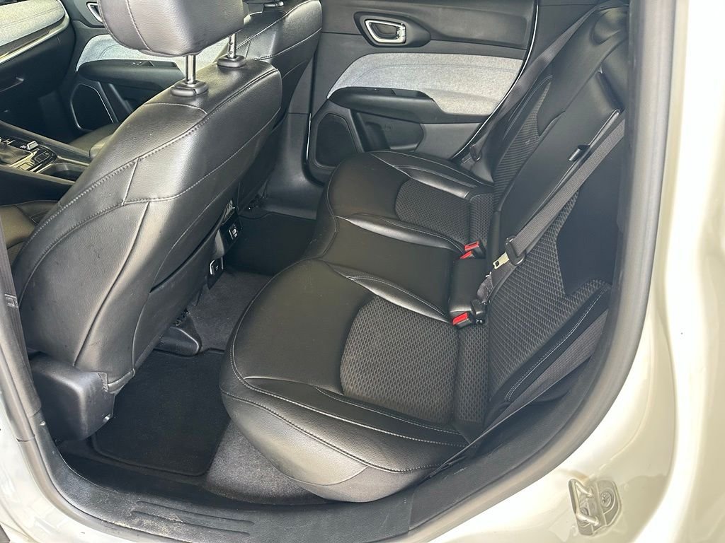 Used 2024 White Jeep Latitude image 18
