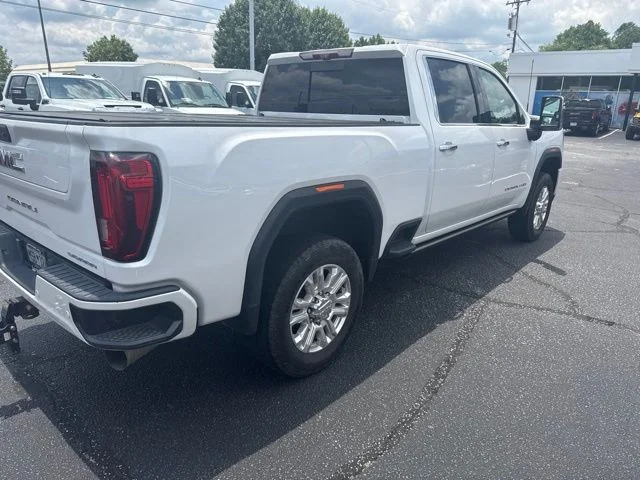 Used 2022 White GMC Denali image 10