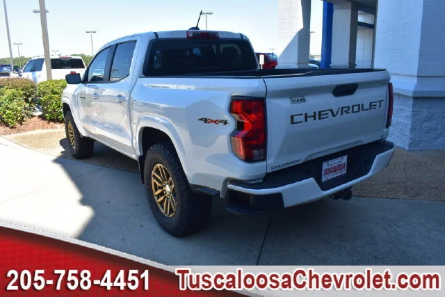 Used 2023 SUMMIT WHITE Chevrolet 4WD LT image 8