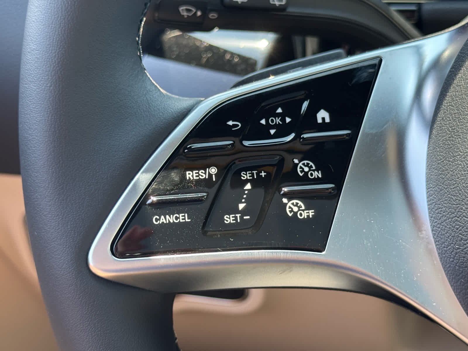 New 2026 Mountain Grey Metallic Mercedes-Benz GLA 250 image 31
