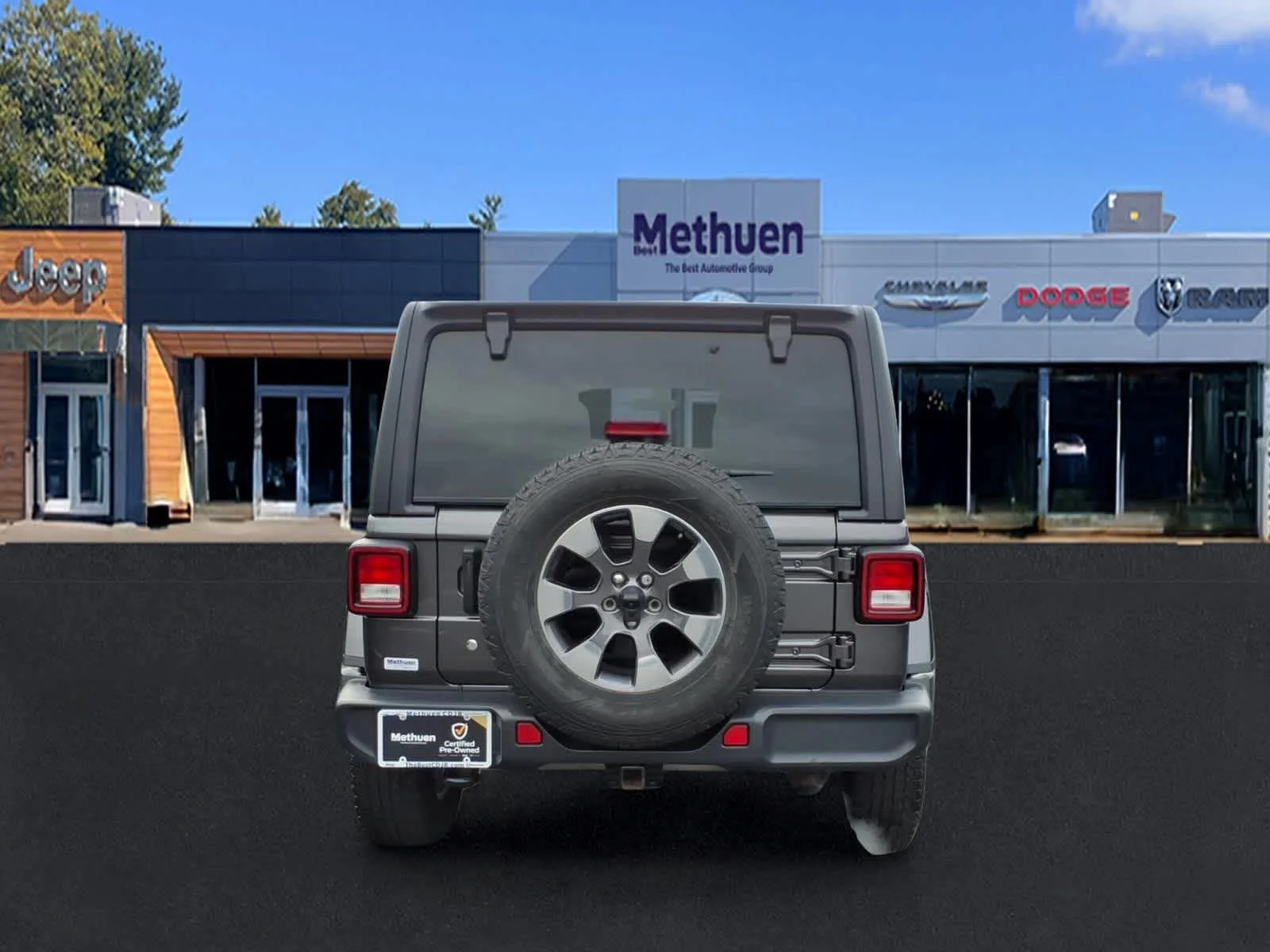 Used 2020 Granite Crystal Metallic Clearcoat Jeep Sahara image 4
