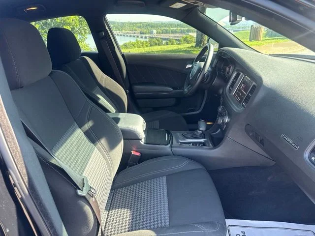 Used 2023 Black Dodge SXT image 10