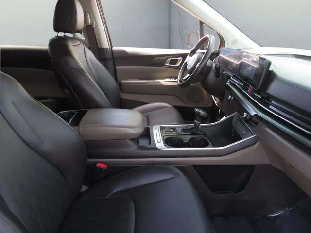 Used 2025 Red Kia LXS image 8